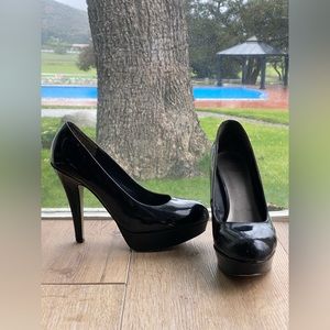 Black Guess Pumps